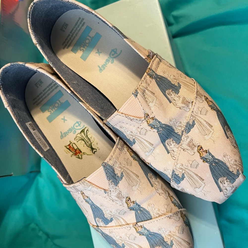 Toms x Disney Sleeping Beauty Shoes Rare